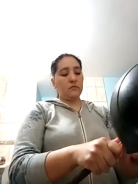 Snapshot of Gatubela212 chatting on October 2025 11:02:01 PM Gatubela212 online show from October 2025 11:02:01 PM