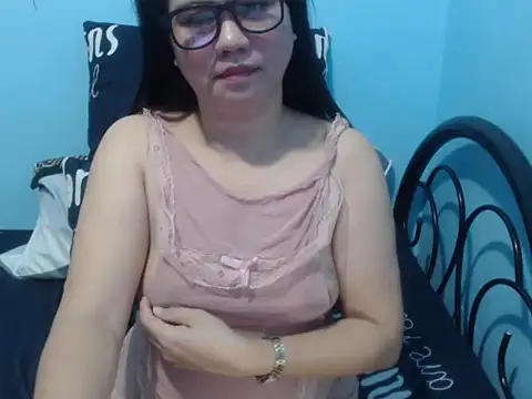 stacie iris online show from December 2025 02:34:02 PM