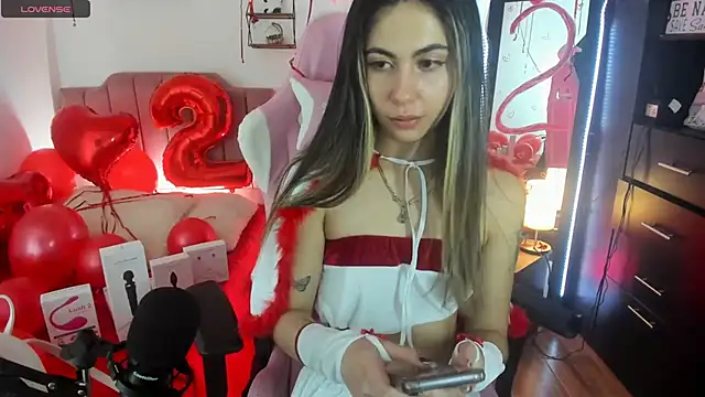 lilly sweett online show from December 2024 07:02:02 AM