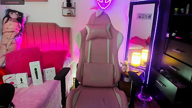 lilly sweett online show from January 2025 06:06:01 AM