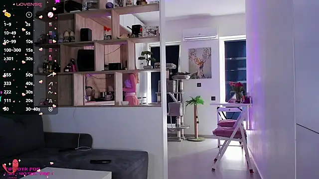 Snapshot of _alleyesonme_ chatting on March 2025 01:51:01 PM  alleyesonme  online show from March 2025 01:51:01 PM