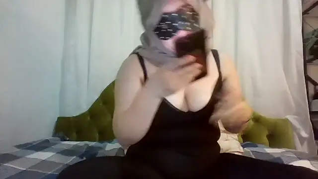 insatiableeee online show from April 2026 08:37:01 PM