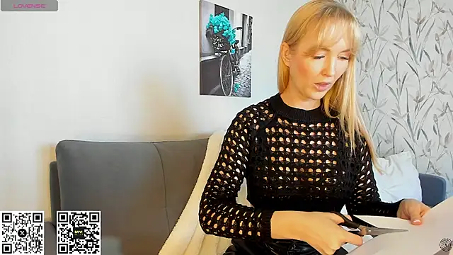 HotyPlays online show from September 2025 12:15:01 PM