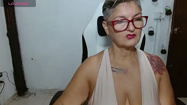 Snapshot of bety-cum2 chatting on June 2026 01:48:02 PM bety-cum2 online show from June 2026 01:48:02 PM