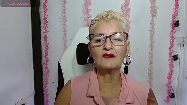 Snapshot of bety-cum2 chatting on July 2026 12:44:01 PM bety-cum2 online show from July 2026 12:44:01 PM