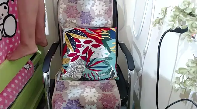 Snapshot of Skinny_regie99xxx chatting on February 2025 12:23:02 PM Skinny regie99xxx online show from February 2025 12:23:02 PM