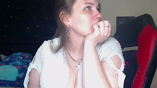 Snapshot of ToxicLilly chatting on December 2024 10:19:01 AM ToxicLilly online show from December 2024 10:19:01 AM