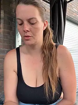 Snapshot of newMichelle chatting on June 2026 05:42:01 AM newMichelle online show from June 2026 05:42:01 AM