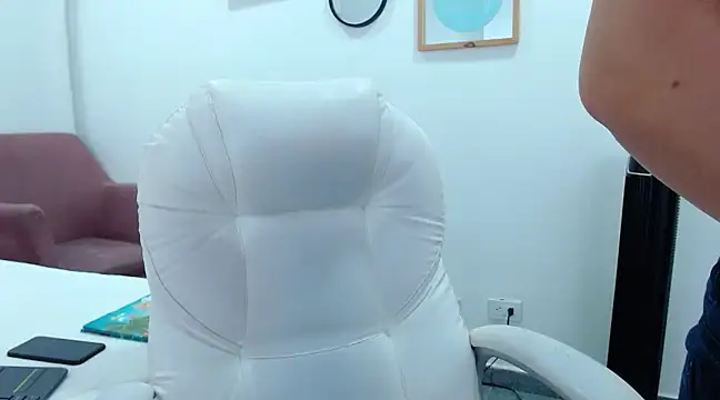 Snapshot of annylouis chatting on January 2025 01:56:01 AM annylouis online show from January 2025 01:56:01 AM