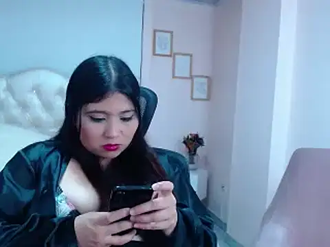 Snapshot of annylouis chatting on February 2025 01:30:02 AM annylouis online show from February 2025 01:30:02 AM