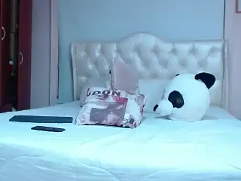 Snapshot of annylouis chatting on February 2025 07:56:01 AM annylouis online show from February 2025 07:56:01 AM