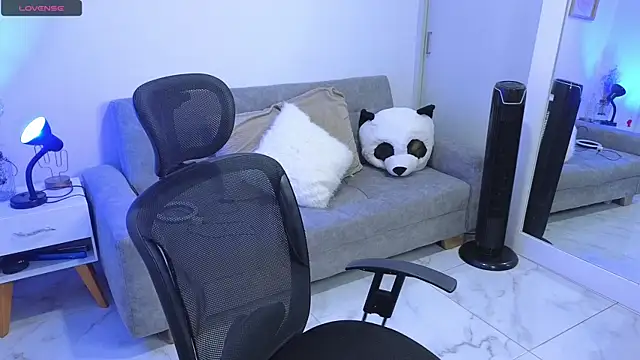 Snapshot of annylouis chatting on September 2025 07:26:02 PM annylouis online show from September 2025 07:26:02 PM