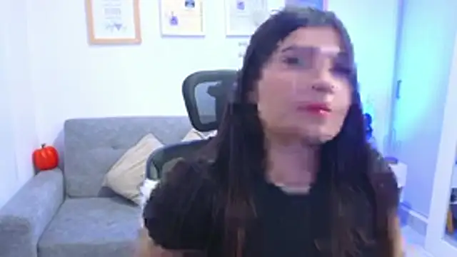 Snapshot of annylouis chatting on November 2025 07:16:01 PM annylouis online show from November 2025 07:16:01 PM