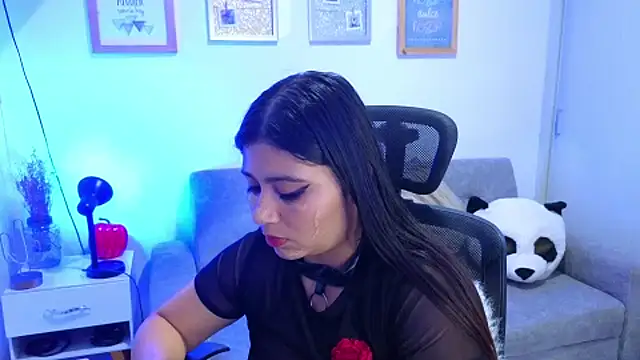 Snapshot of annylouis chatting on November 2025 07:25:01 PM annylouis online show from November 2025 07:25:01 PM