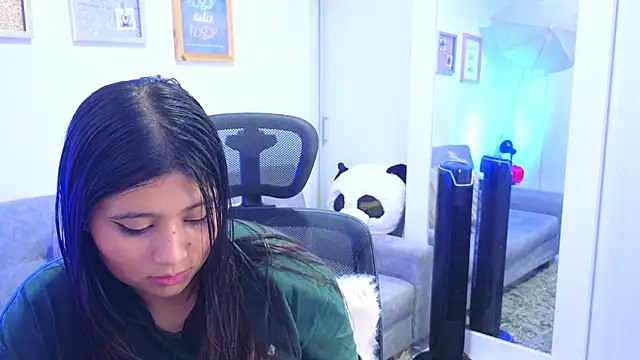 Snapshot of annylouis chatting on November 2025 07:32:02 PM annylouis online show from November 2025 07:32:02 PM