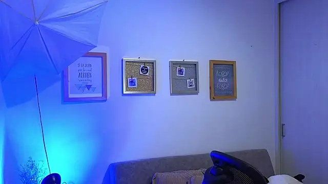 Snapshot of annylouis chatting on November 2025 07:23:02 PM annylouis online show from November 2025 07:23:02 PM