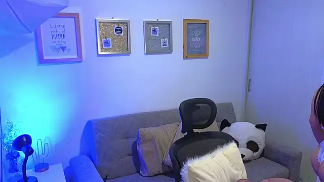 Snapshot of annylouis chatting on November 2025 07:24:02 PM annylouis online show from November 2025 07:24:02 PM