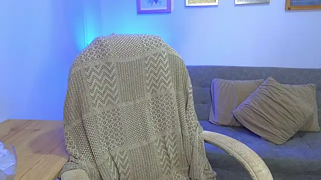 Snapshot of annylouis chatting on December 2025 07:09:01 PM annylouis online show from December 2025 07:09:01 PM