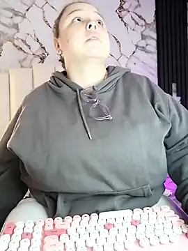 Snapshot of mollieblue69 chatting on November 2025 01:03:01 PM mollieblue69 online show from November 2025 01:03:01 PM