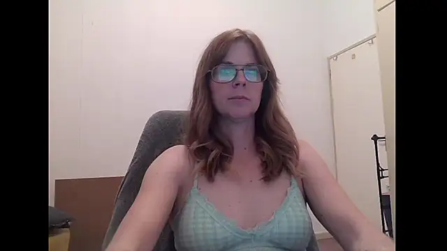Snapshot of SavannaGirly chatting on June 2026 06:56:01 AM SavannaGirly online show from June 2026 06:56:01 AM