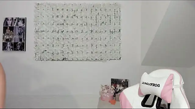 Snapshot of MacDelice chatting on January 2025 09:08:02 AM MacDelice online show from January 2025 09:08:02 AM