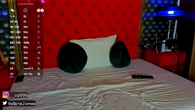 VallerieJones online show from November 2025 09:28:01 PM