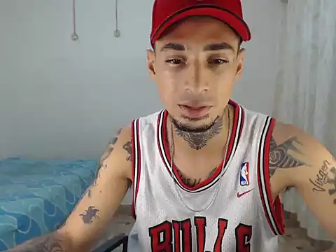 emiliano hottt online show from December 2025 05:05:01 AM