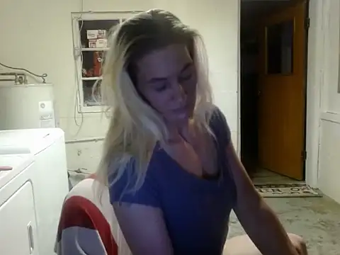 Snapshot of missymilf chatting on February 2025 01:27:02 AM missymilf online show from February 2025 01:27:02 AM