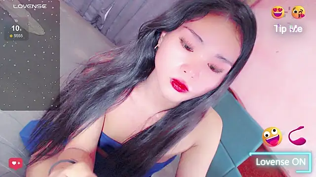 amomentoflust69 online show from April 2026 12:25:01 PM