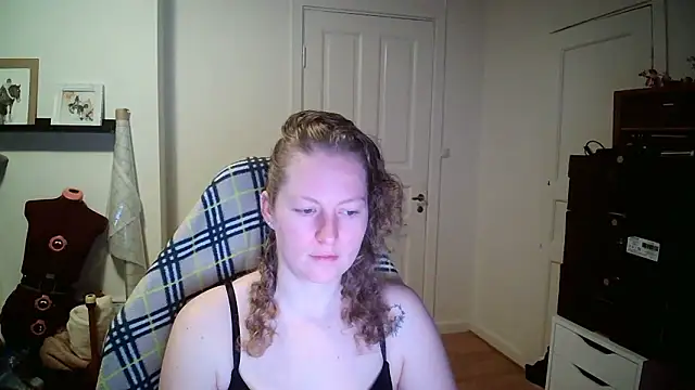 Girlnina-1995 online show from January 2026 06:18:02 AM