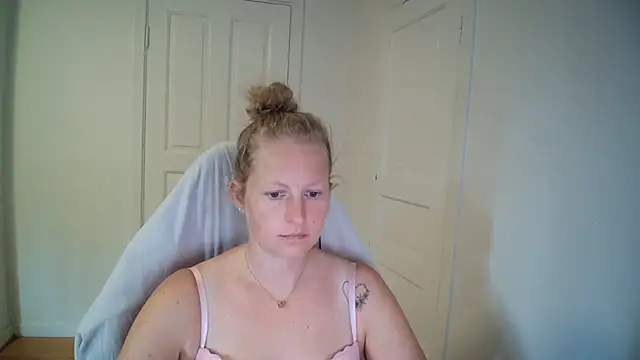 Snapshot of Girlnina-1995 chatting on July 2026 10:29:01 AM Girlnina-1995 online show from July 2026 10:29:01 AM