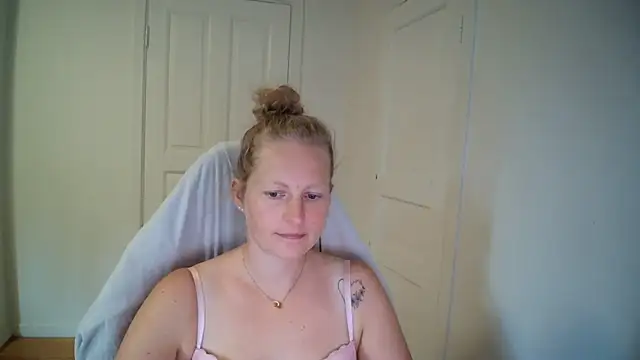Snapshot of Girlnina-1995 chatting on July 2026 10:39:01 AM Girlnina-1995 online show from July 2026 10:39:01 AM