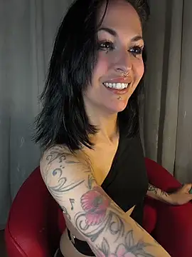 Snapshot of Masha_Real_84 chatting on May 2026 08:25:01 PM Masha Real 84 online show from May 2026 08:25:01 PM
