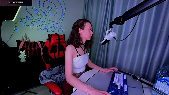 Snapshot of DivineBite chatting on January 2025 08:06:02 PM DivineBite online show from January 2025 08:06:02 PM