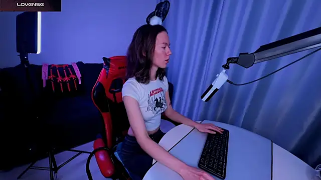 Snapshot of DivineBite chatting on February 2025 03:49:01 PM DivineBite online show from February 2025 03:49:01 PM