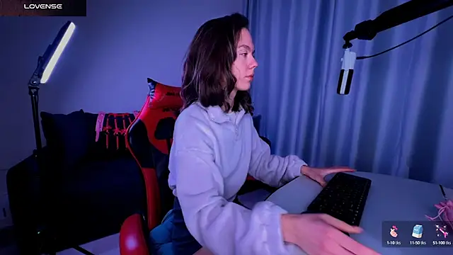 Snapshot of DivineBite chatting on February 2025 09:54:01 PM DivineBite online show from February 2025 09:54:01 PM