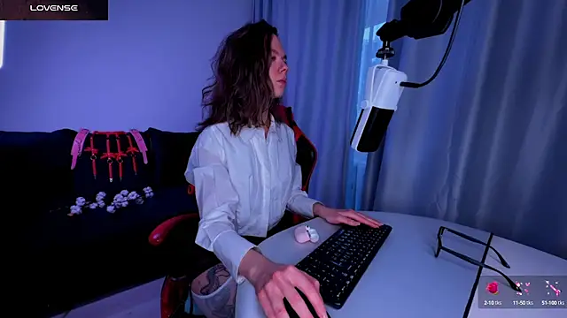 Snapshot of DivineBite chatting on February 2025 01:28:01 PM DivineBite online show from February 2025 01:28:01 PM