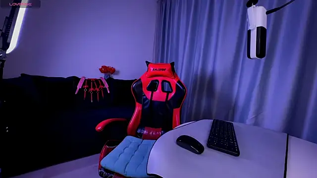 Snapshot of DivineBite chatting on March 2025 06:14:01 PM DivineBite online show from March 2025 06:14:01 PM