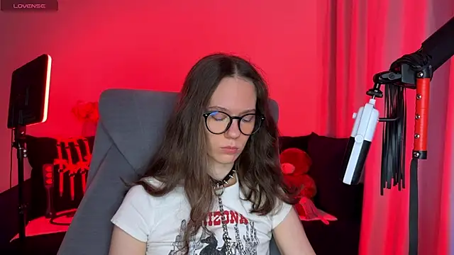 Snapshot of DivineBite chatting on September 2025 02:28:01 PM DivineBite online show from September 2025 02:28:01 PM