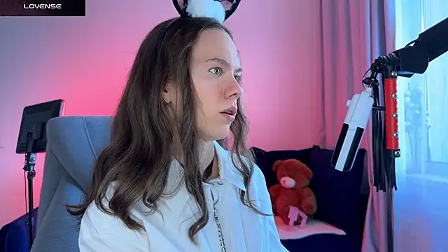 Snapshot of DivineBite chatting on September 2025 02:08:01 PM DivineBite online show from September 2025 02:08:01 PM