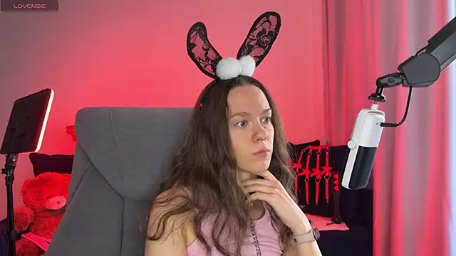 Snapshot of DivineBite chatting on October 2025 01:29:02 PM DivineBite online show from October 2025 01:29:02 PM