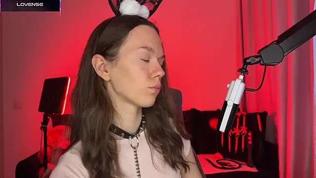 Snapshot of DivineBite chatting on October 2025 01:30:02 PM DivineBite online show from October 2025 01:30:02 PM