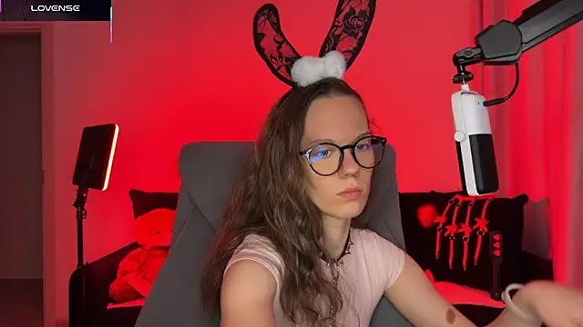 Snapshot of DivineBite chatting on October 2025 03:44:02 PM DivineBite online show from October 2025 03:44:02 PM