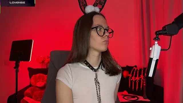 Snapshot of DivineBite chatting on October 2025 05:15:02 PM DivineBite online show from October 2025 05:15:02 PM