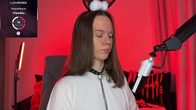 Snapshot of DivineBite chatting on October 2025 05:02:02 PM DivineBite online show from October 2025 05:02:02 PM