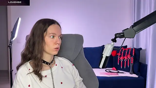 Snapshot of DivineBite chatting on December 2025 02:23:02 PM DivineBite online show from December 2025 02:23:02 PM