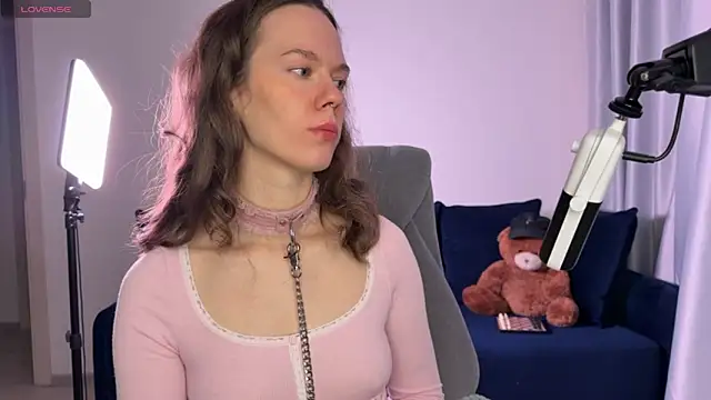 Snapshot of DivineBite chatting on January 2026 05:16:01 PM DivineBite online show from January 2026 05:16:01 PM