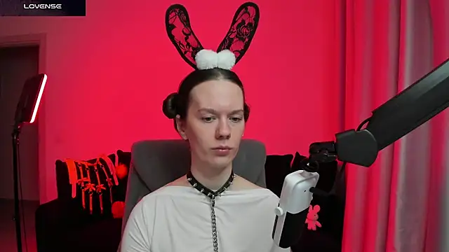 Snapshot of DivineBite chatting on February 2026 04:11:02 PM DivineBite online show from February 2026 04:11:02 PM