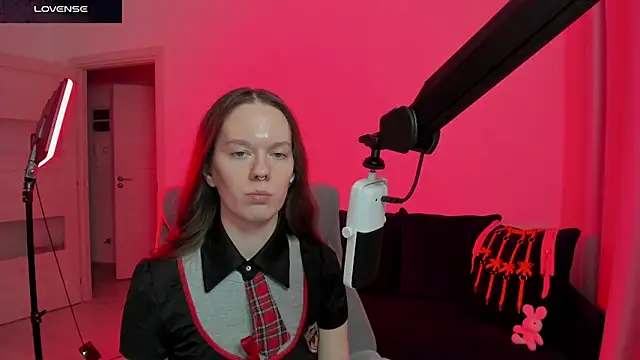 Snapshot of DivineBite chatting on February 2026 05:31:01 PM DivineBite online show from February 2026 05:31:01 PM