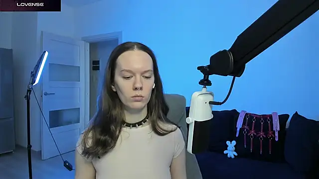 Snapshot of DivineBite chatting on February 2026 01:31:01 PM DivineBite online show from February 2026 01:31:01 PM